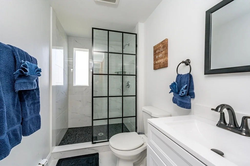 Photo of 33 Island View Rd