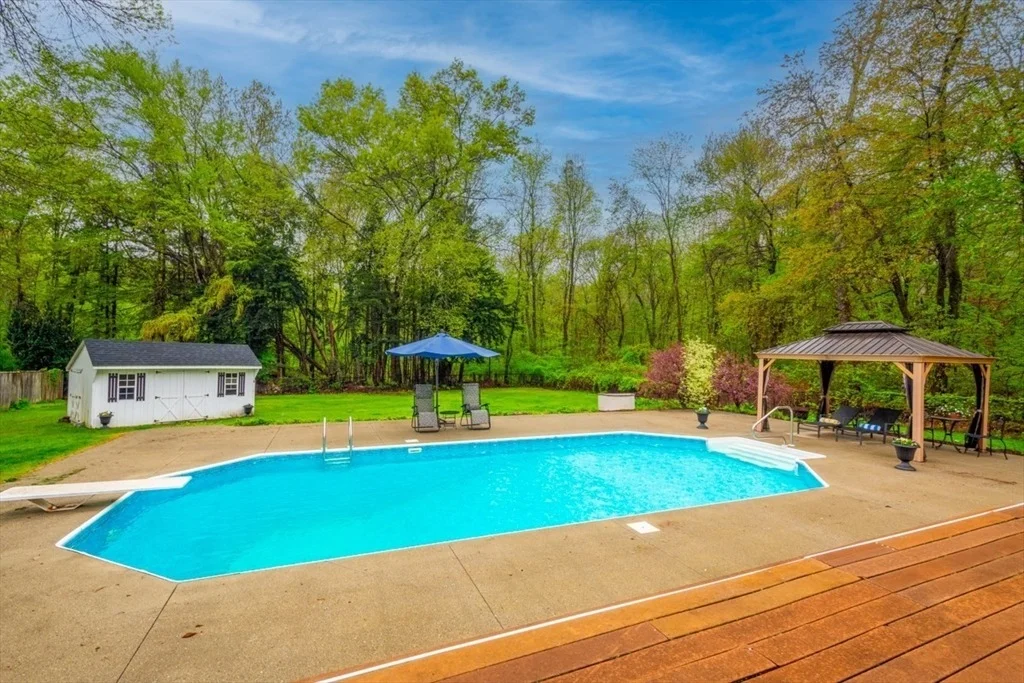 Photo of 732 Salem End Rd