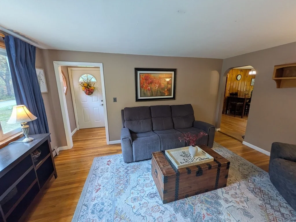 Photo of 293 Pike Ave