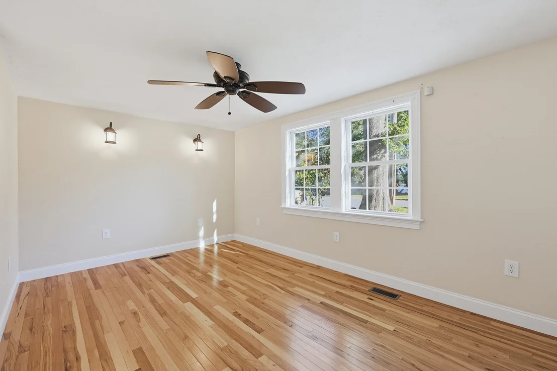 Photo of 116 Lakeshore Dr