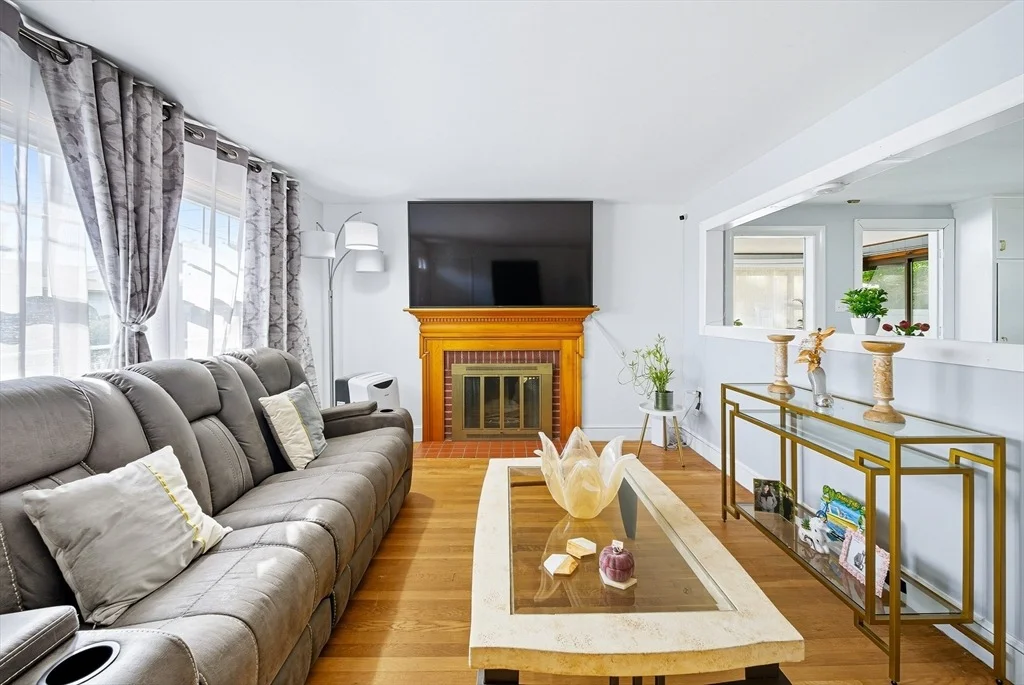 Photo of 20 Oakhill Dr