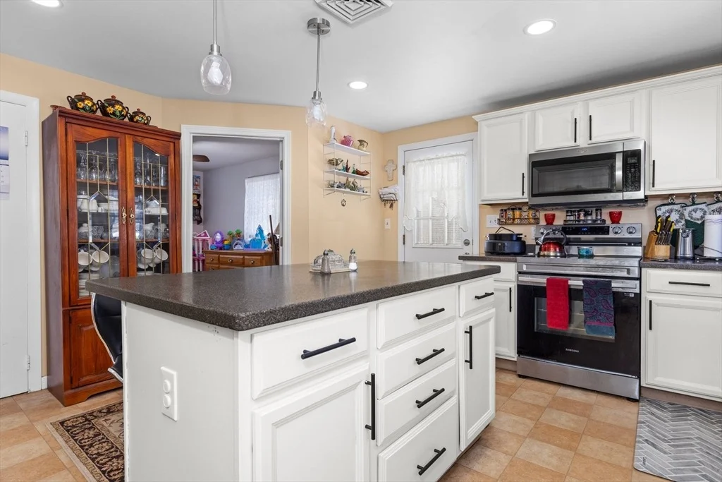 Photo of 85 Marion Ave
