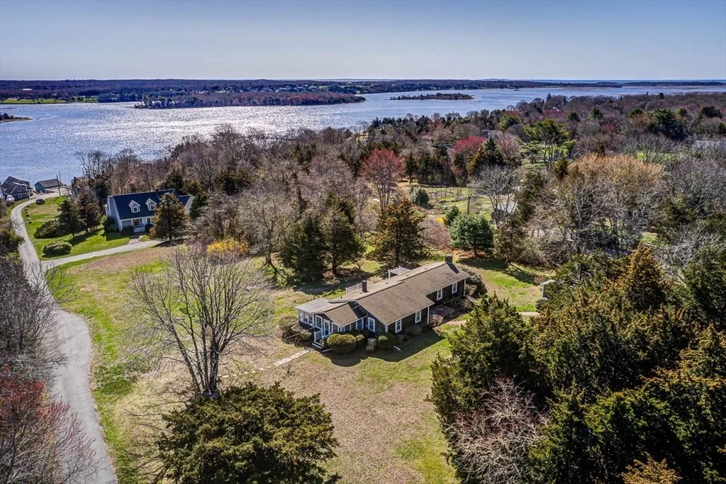 Photo of 1484 Drift Road