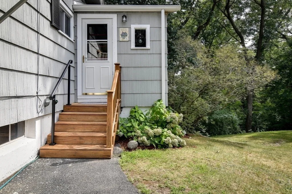 Photo of 24 Upper Joclyn Ave