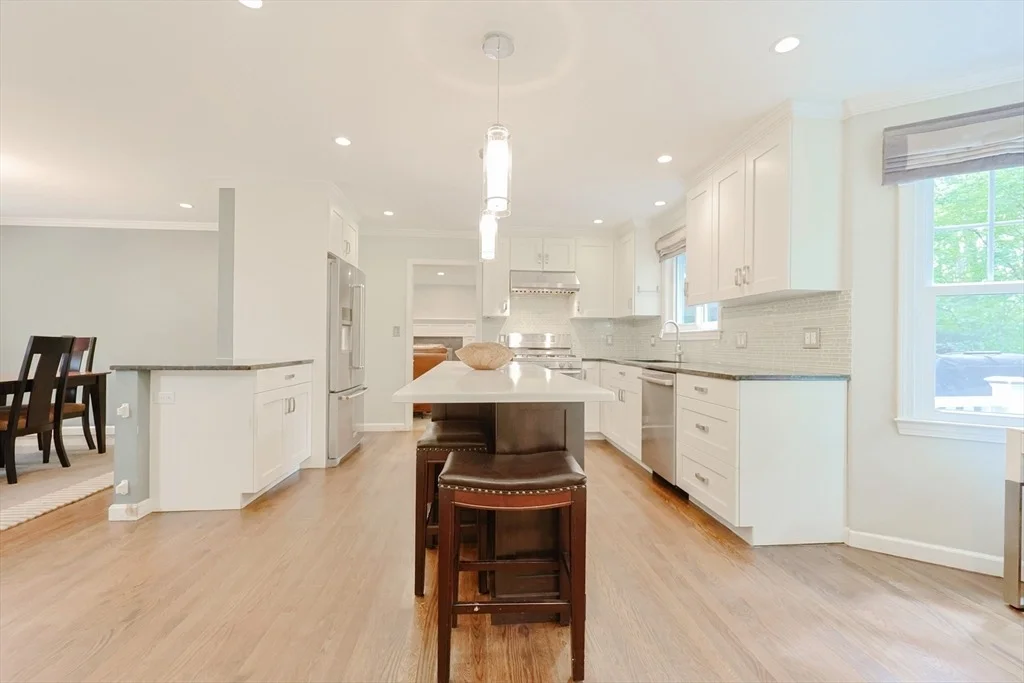 Photo of 233 Willowgate Rise