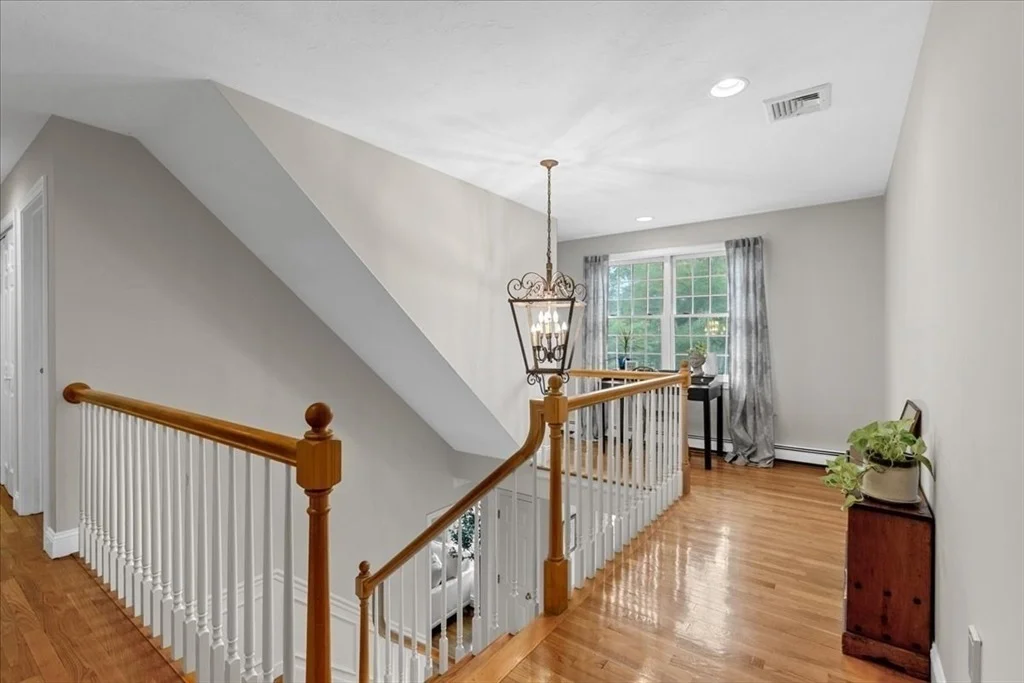 Photo of 14 Windward Ln