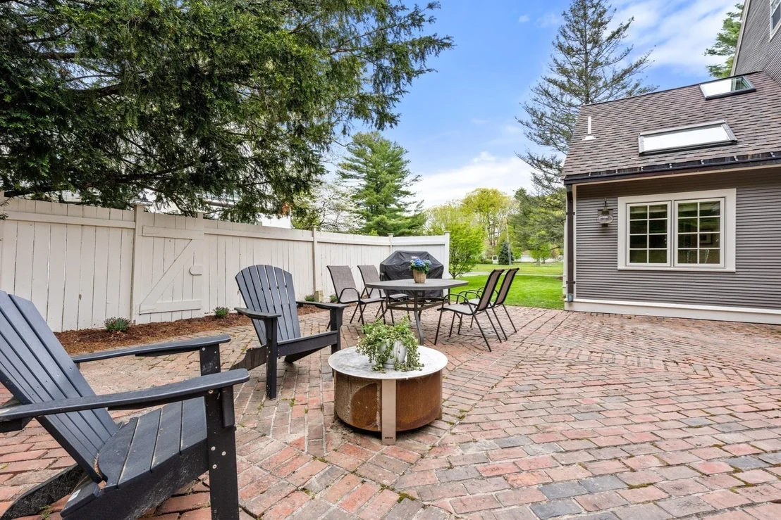 Photo of 41 Longmeadow Road