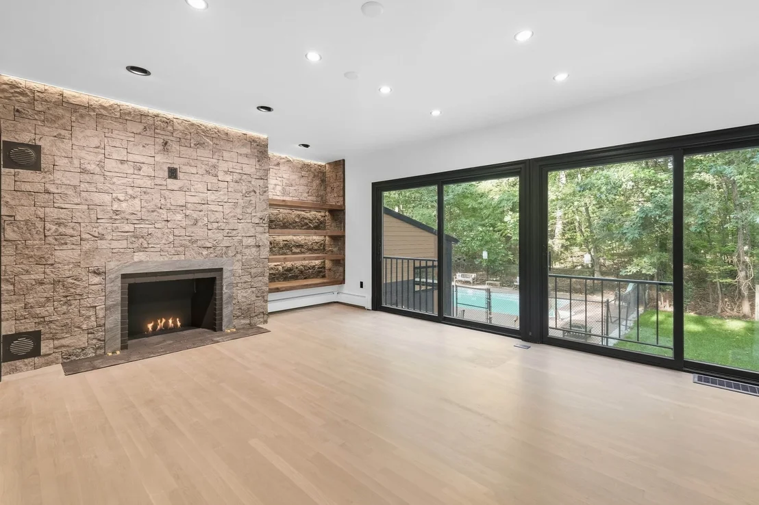 Photo of 641 Grove St