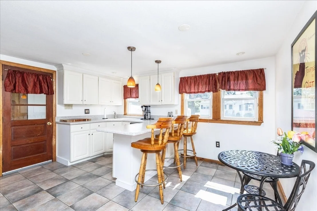 Photo of 43 Crestwood Cir