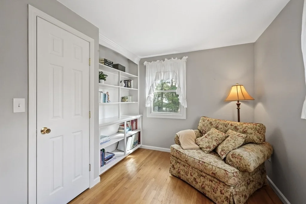 Photo of 9 Metacomet Road