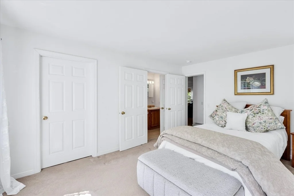 Photo of 49 Thousand Oaks Dr