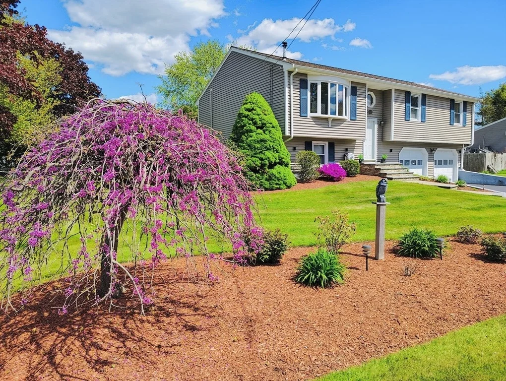 Photo of 166 Mohawk Dr