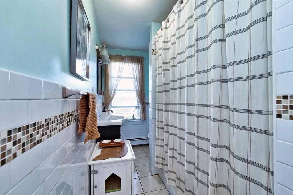 Photo of 627 King St