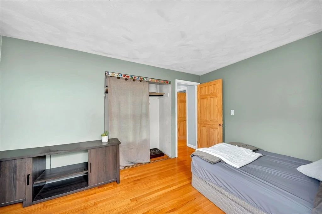 Photo of 1 Howe St