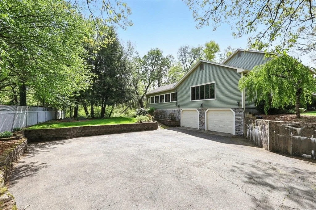 Photo of 2 Cedar Oak Dr