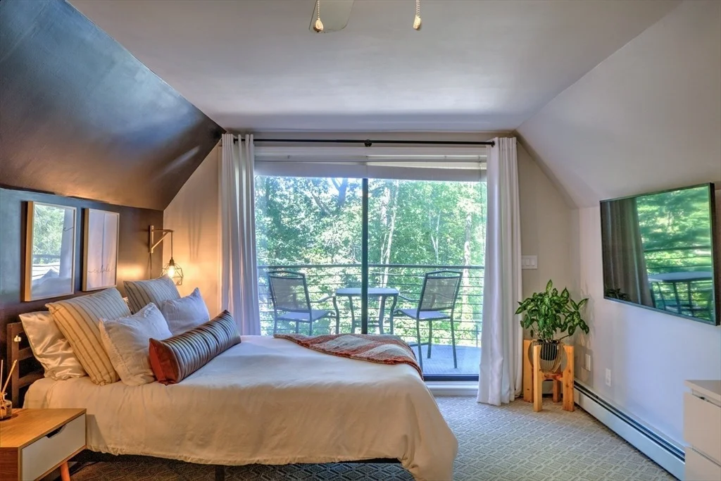 Photo of 8 Sandy Beach Rd