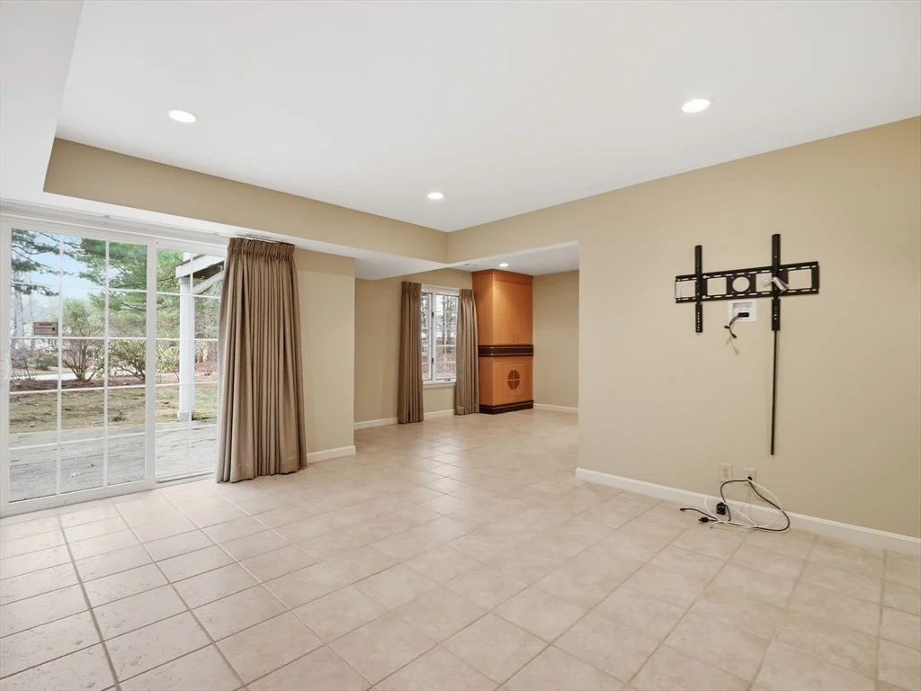 Photo of Unit 3901 at 3901 Knightsbridge Close