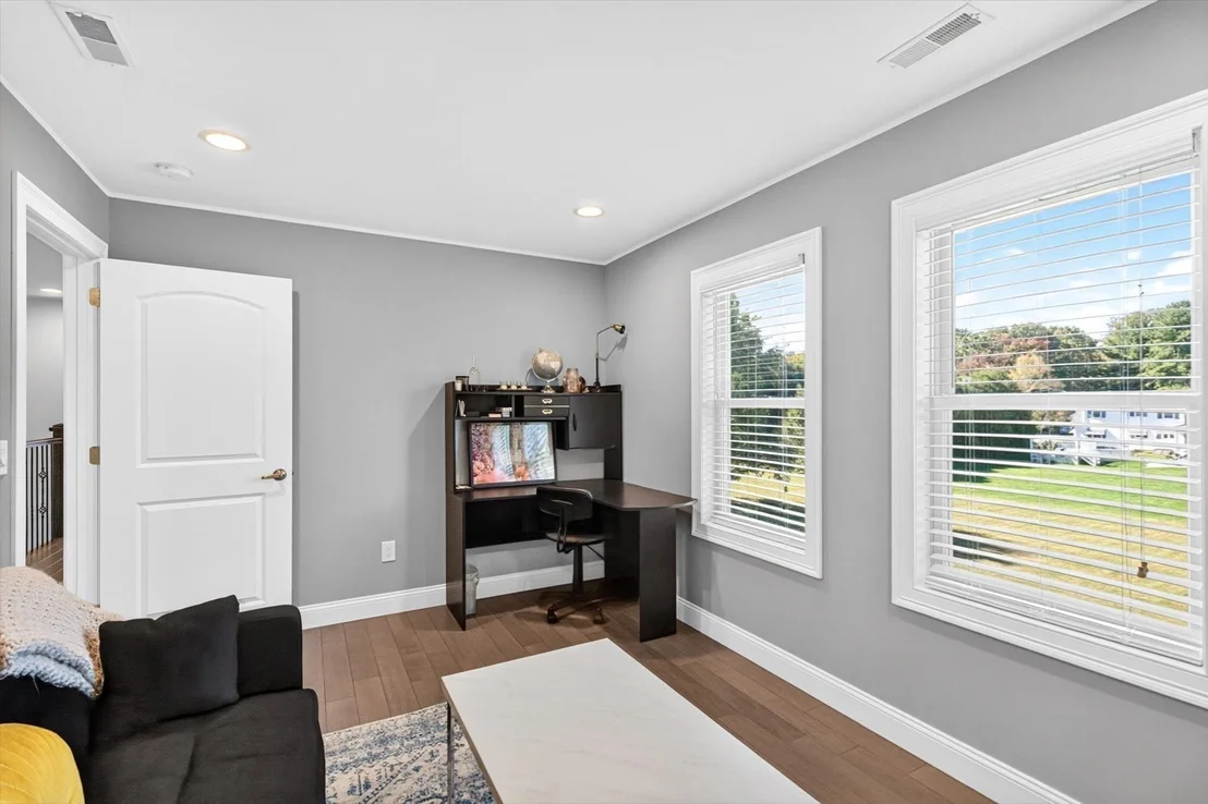 Photo of 537 Southwick Rd