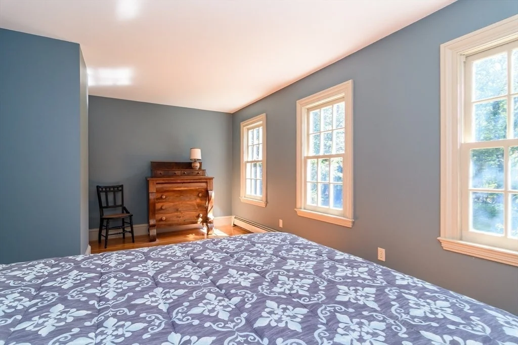 Photo of 1 Laura Lane