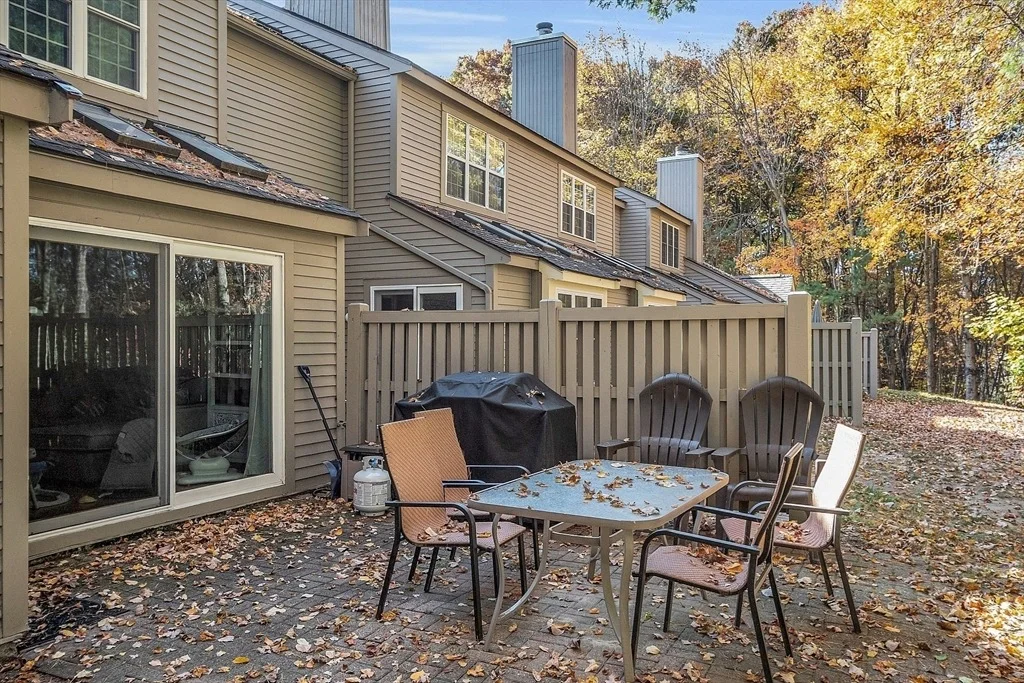 Photo of Unit D at 706 Ridgefield Cir