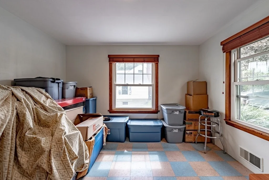 Photo of 187 Leyden Rd