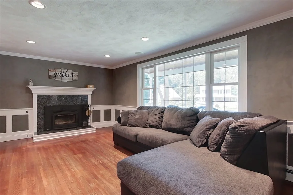Photo of 21 Hyacinth Dr