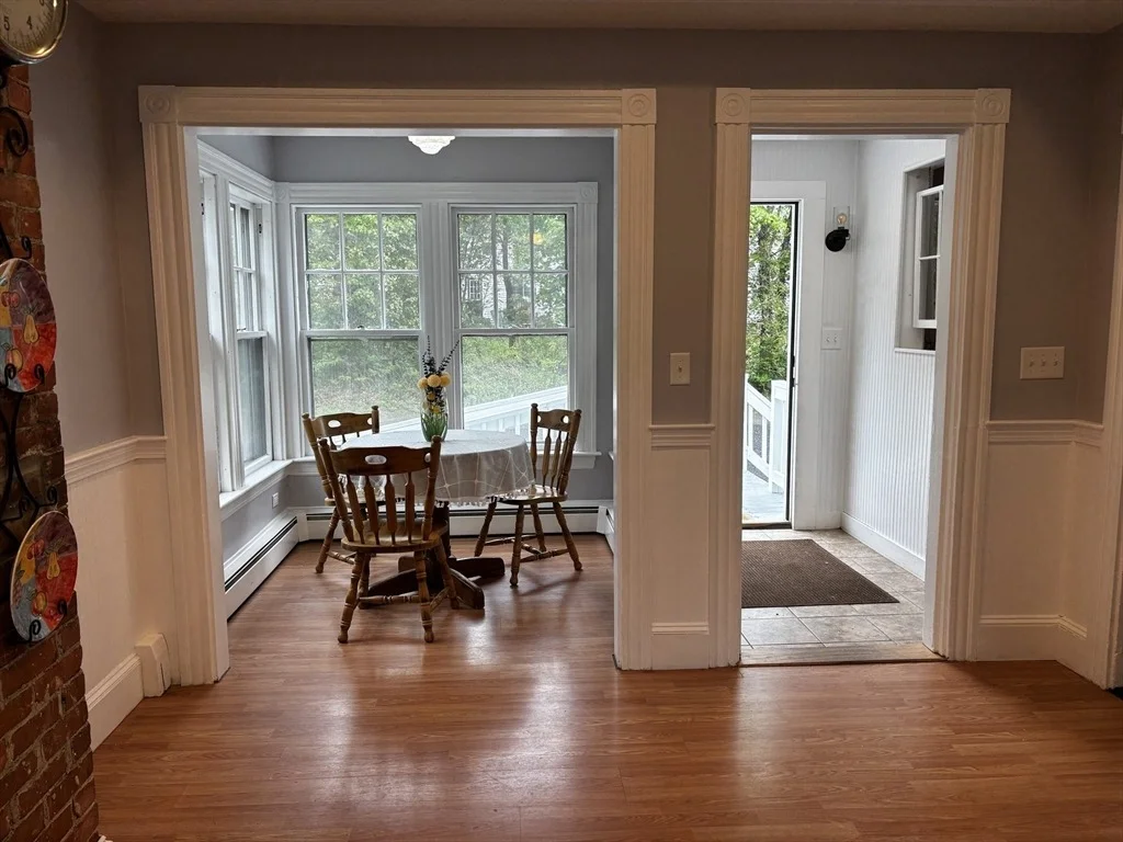 Photo of 1048 Main St