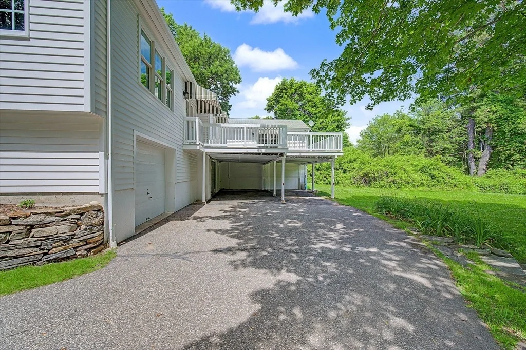 Photo of 355 Boston Rd