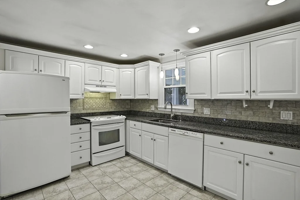 Photo of 10 Diantonio Dr