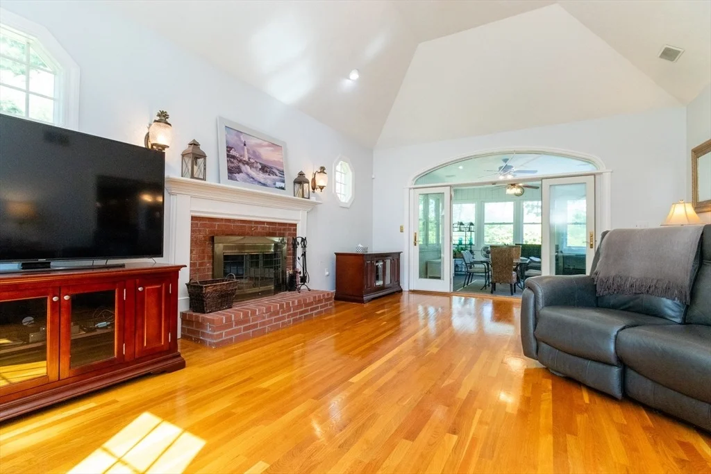 Photo of 25 Windsor Dr