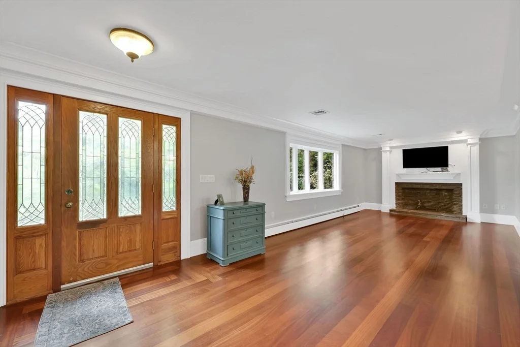 Photo of 8 Fox Hill Dr