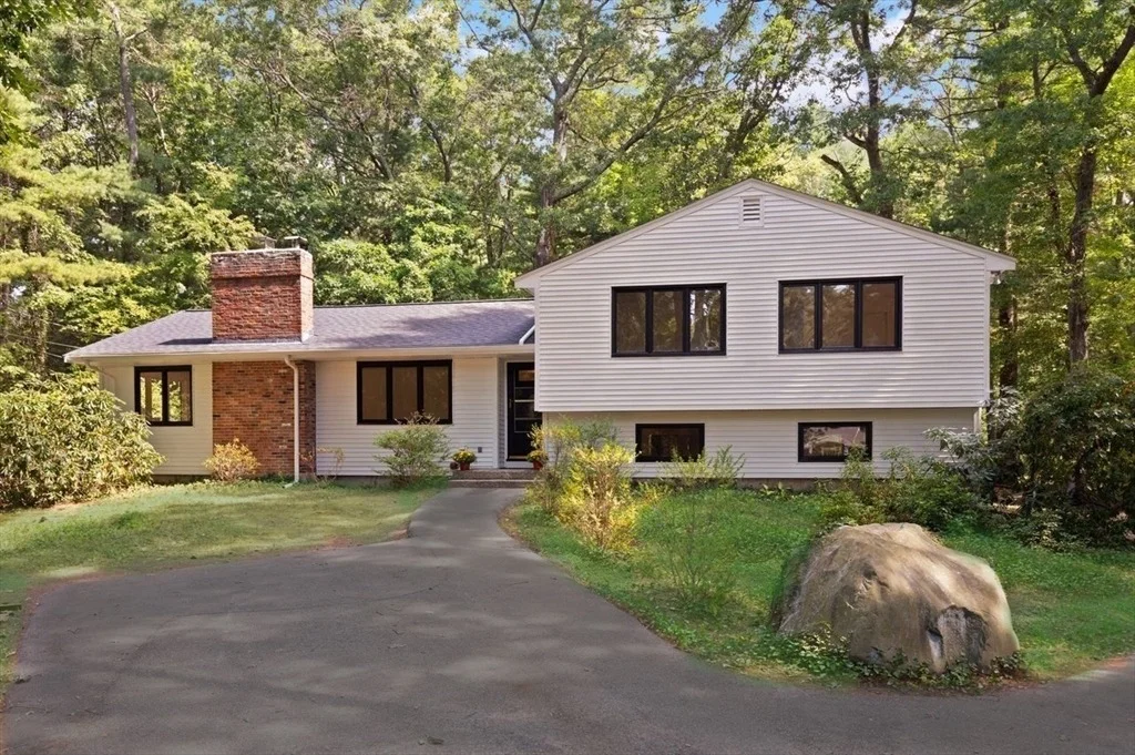 Photo of 20 Algonquin Rd