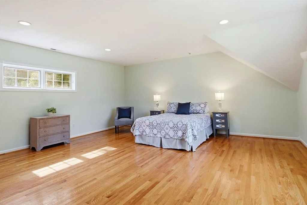 Photo of 20 Raymond Cir