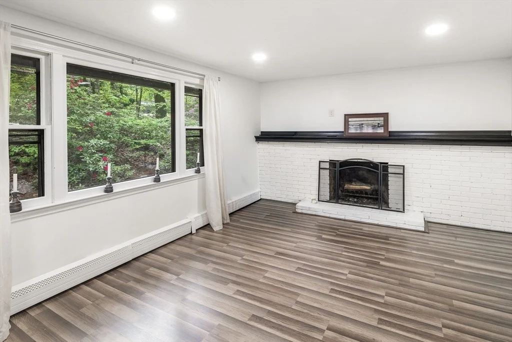 Photo of 9 Colonial Rd