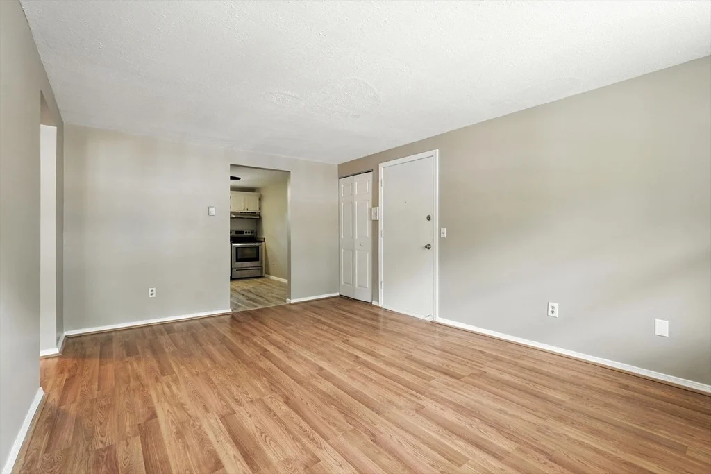 Photo of Unit E at 7 Maple Crest Cir