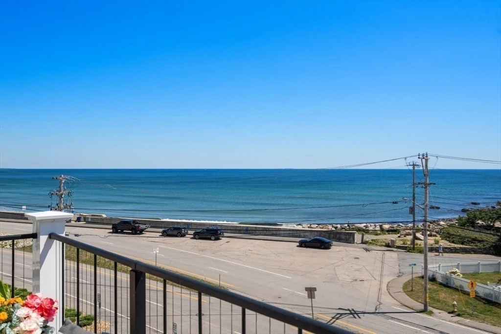 Photo of Unit 403 at 535 Ocean Blvd
