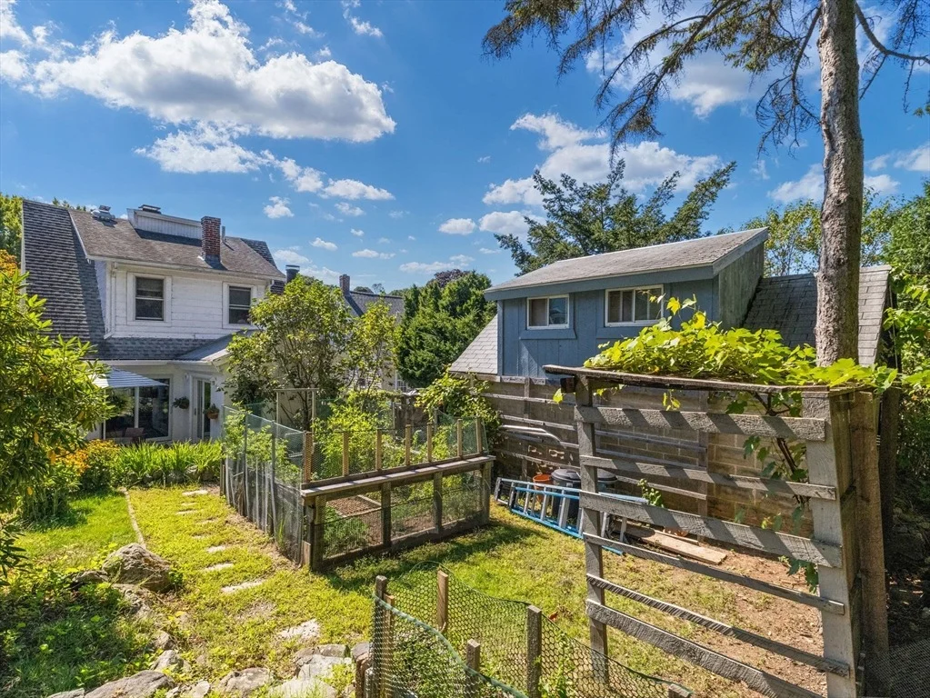 Photo of 595 Summer St