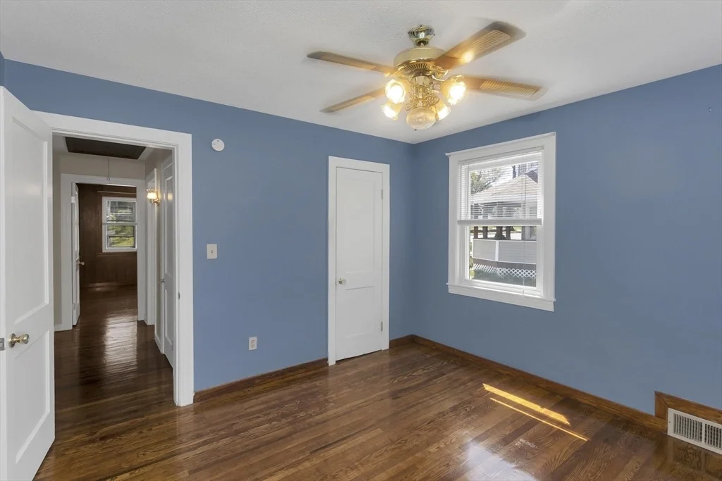 Photo of 582 Broadway St