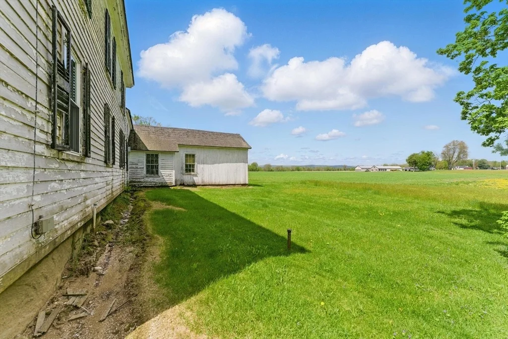 Photo of 394 River Dr