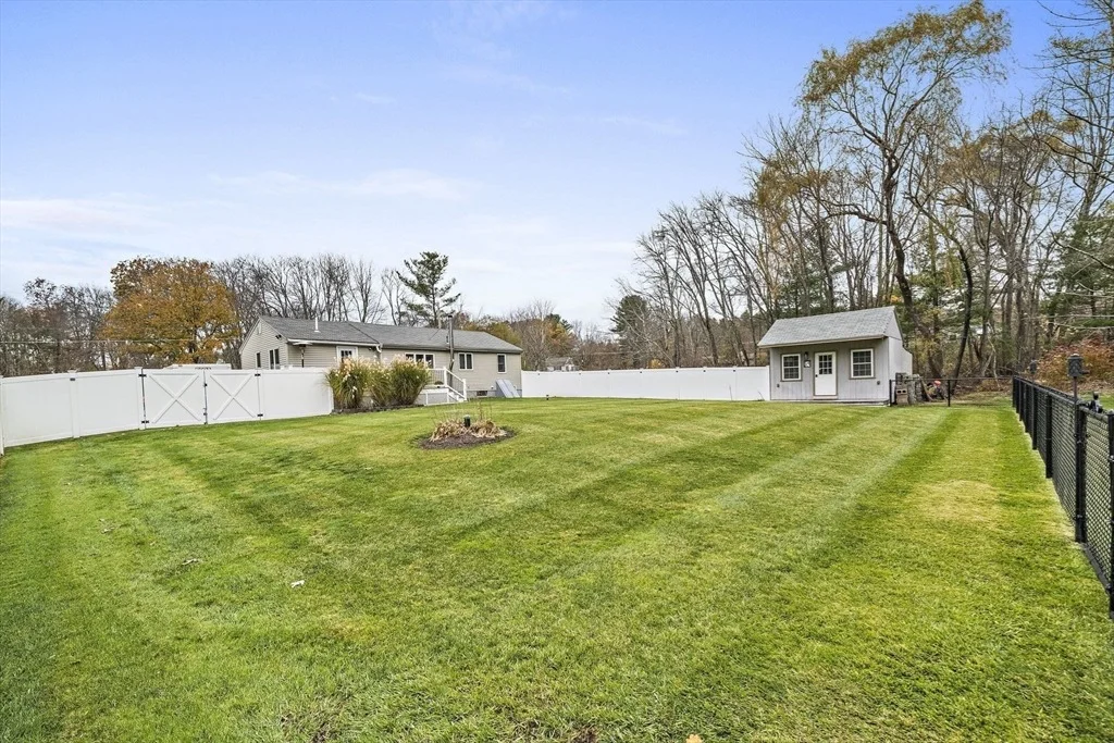 Photo of 2 Iris Ave
