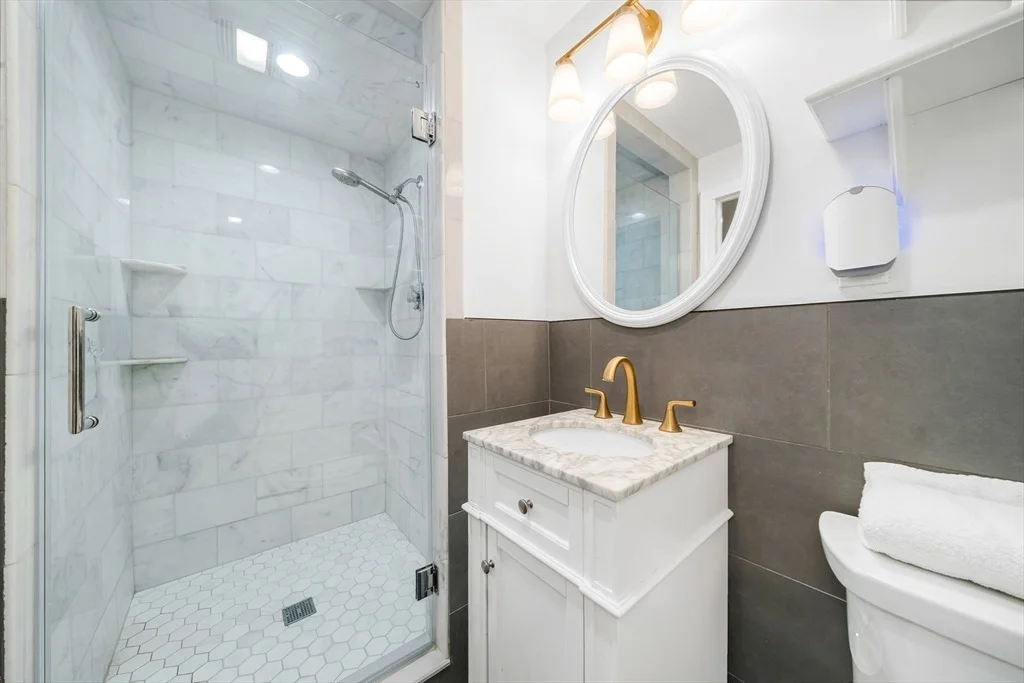 Photo of 8 Willowdale Dr