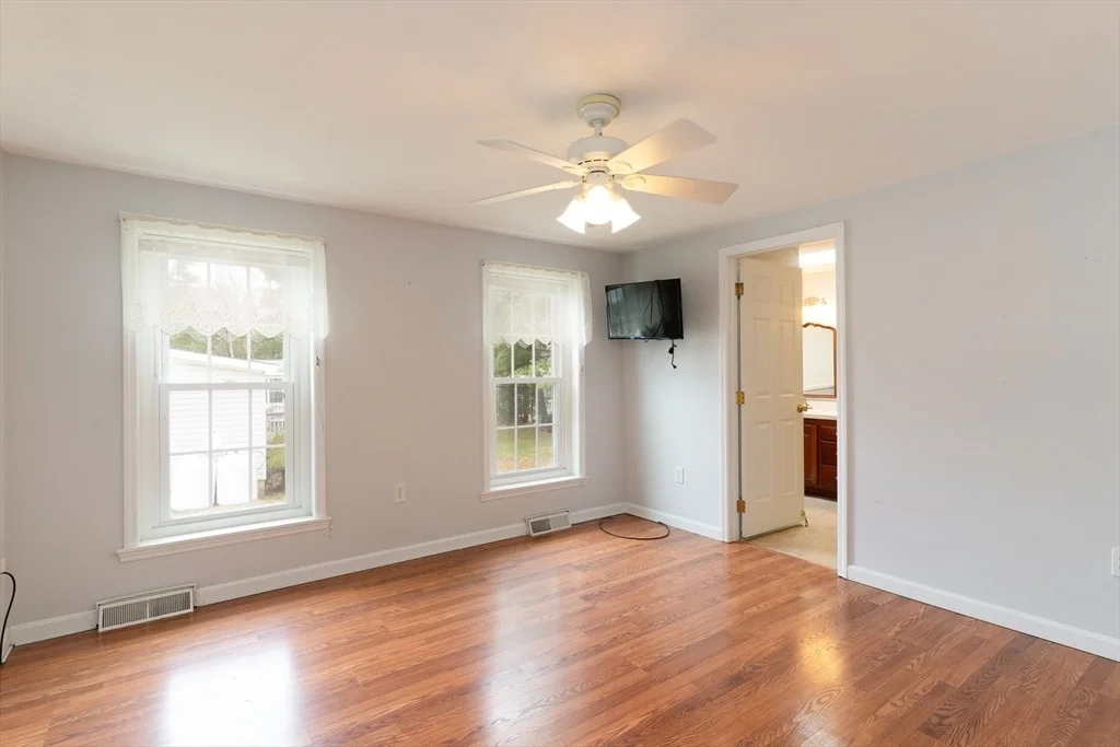 Photo of 18 Fox Run