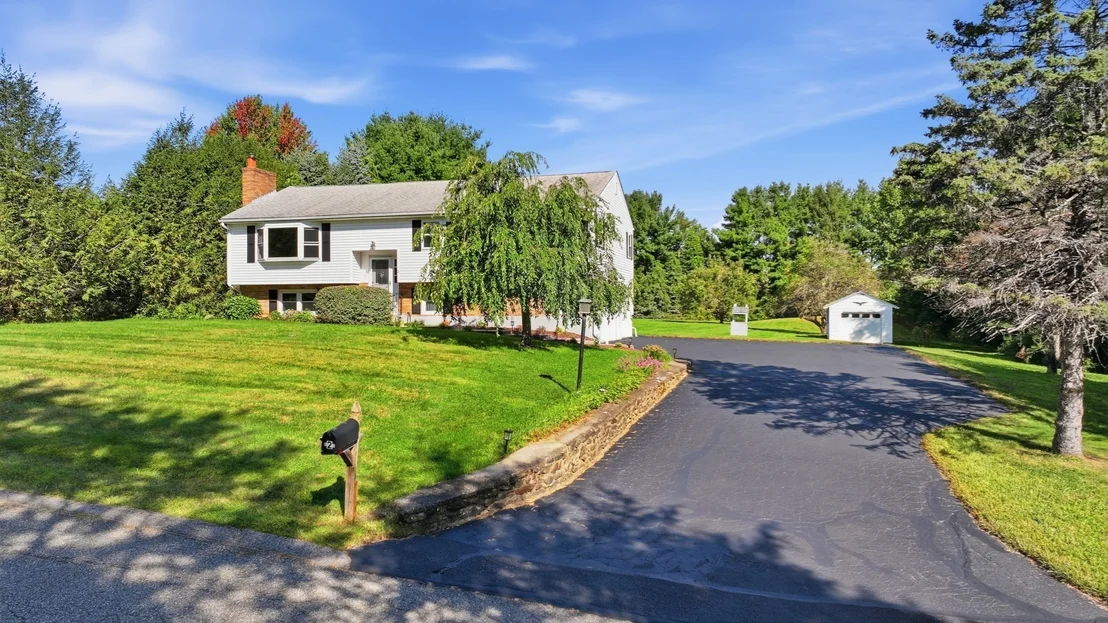 Photo of 2 Apple Tree Dr