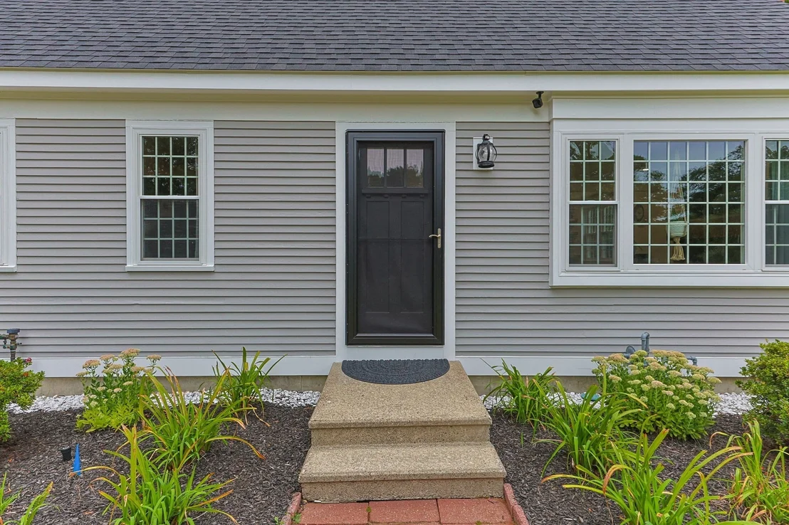 Photo of 34 Commodore Ln
