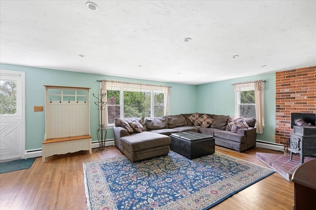 Photo of 34 Old Southbridge Rd