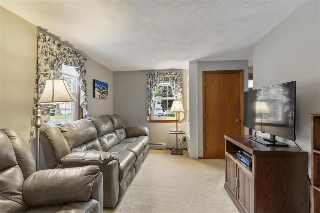 Photo of 7 Susan Dr