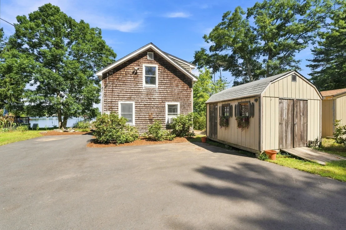 Photo of 111 King Philip Rd