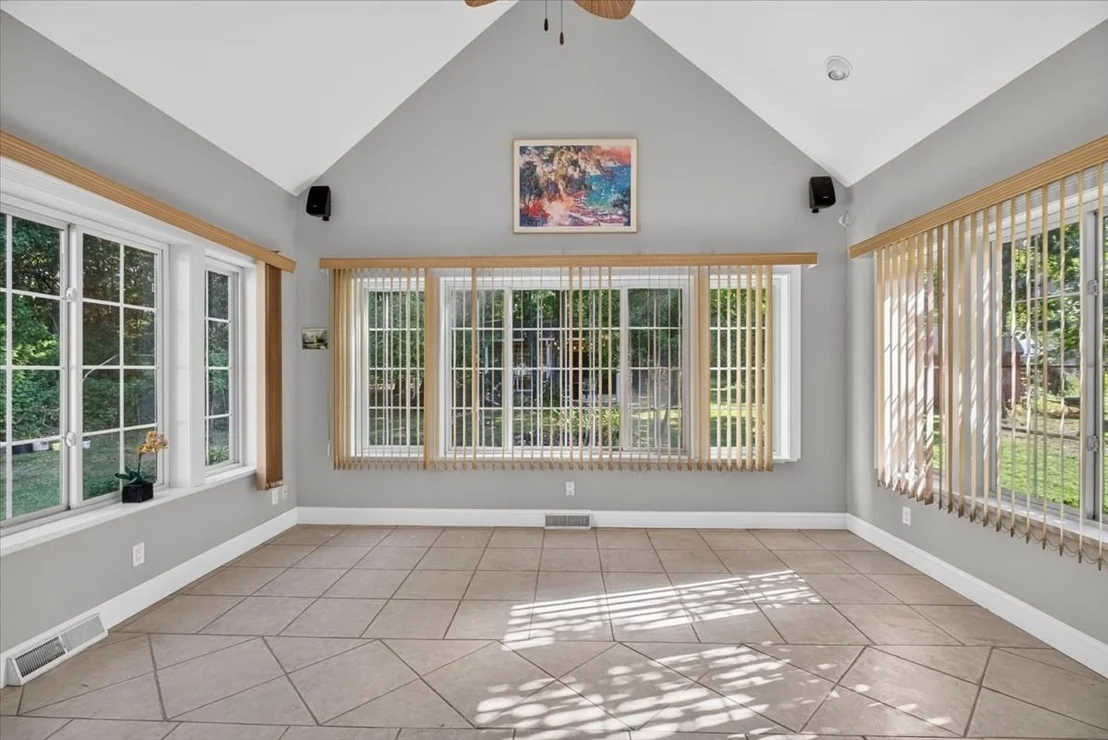 Photo of 31 Hillcrest Cir