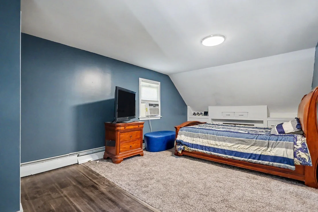 Photo of 188 Oak St