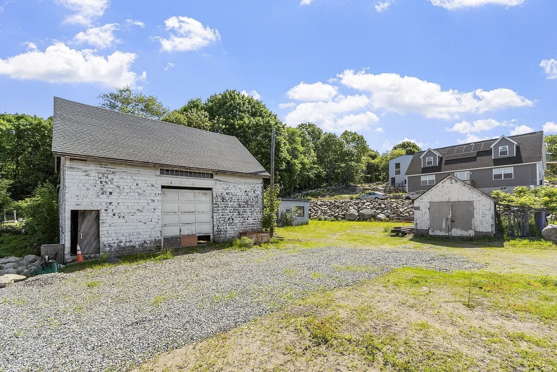 Photo of 2 Deacon Farm Ln